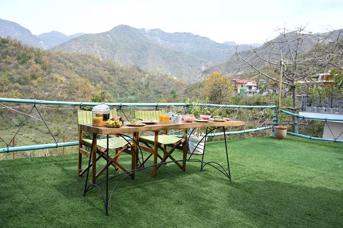 The Blue Door - A Luxury Boutique Villa on Foothills o x Solis Nature
