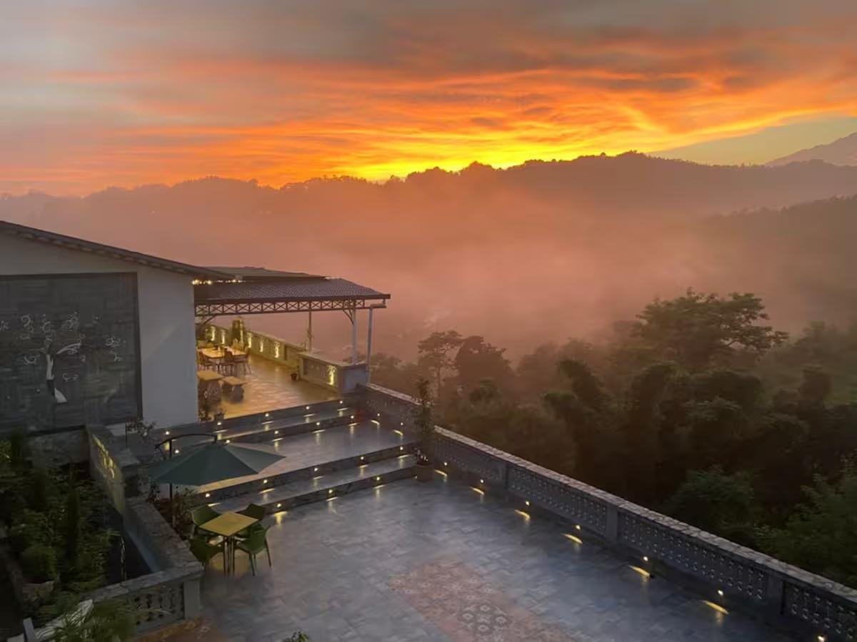 The Blue Door - A Luxury Boutique Villa on Foothills o x Solis Nature