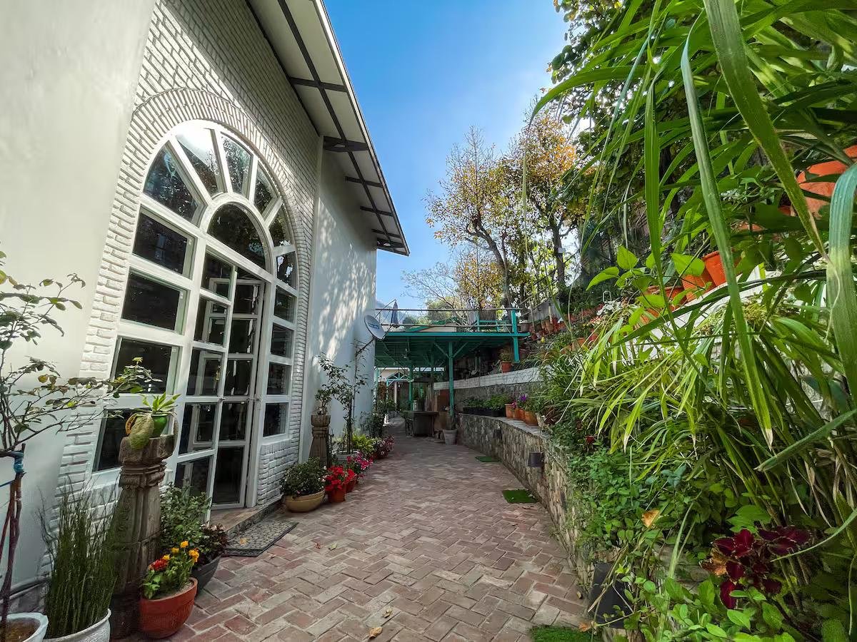 The Blue Door - A Luxury Boutique Villa on Foothills o x Solis Nature