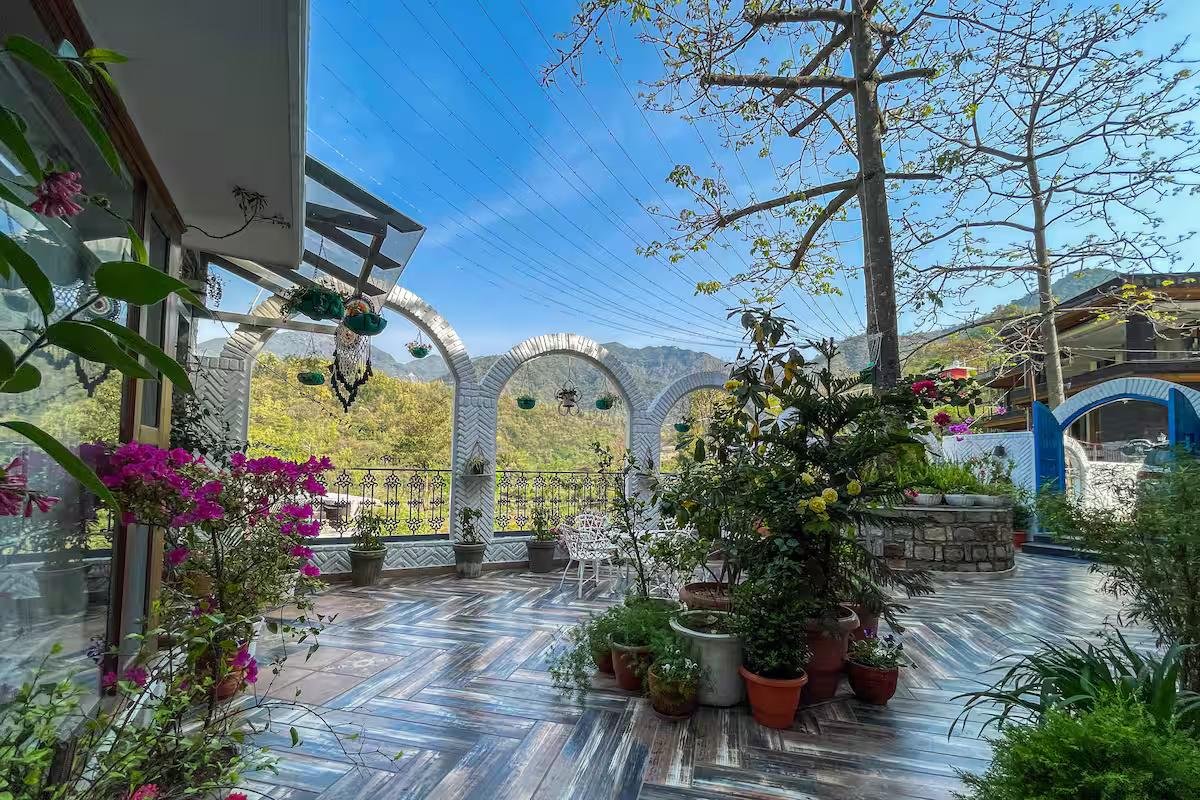 The Blue Door - A Luxury Boutique Villa on Foothills o x Solis Nature