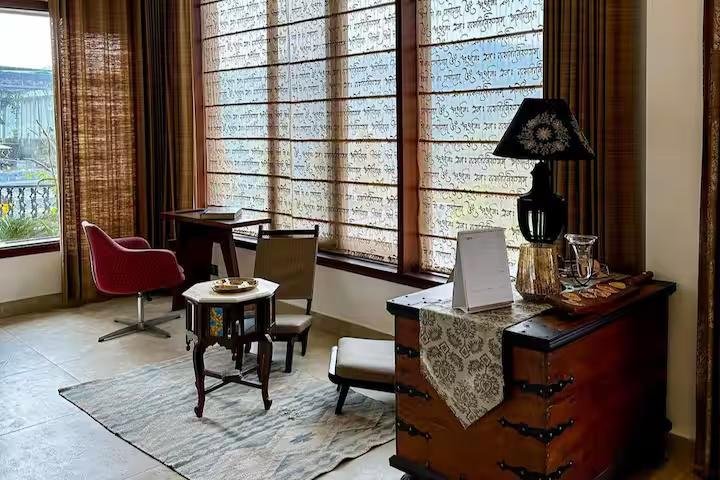 The Blue Door - A Luxury Boutique Villa on Foothills o x Solis Nature