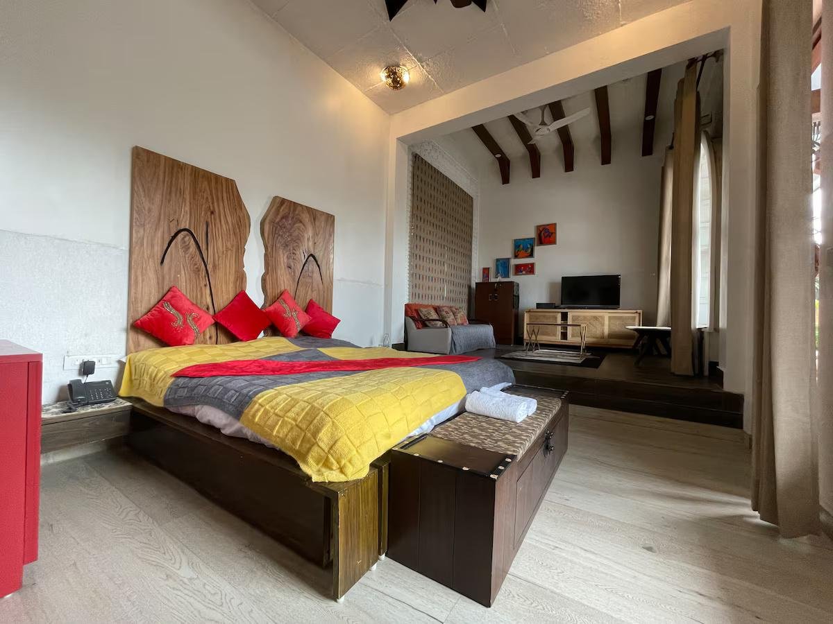 The Blue Door - A Luxury Boutique Villa on Foothills o x Solis Nature