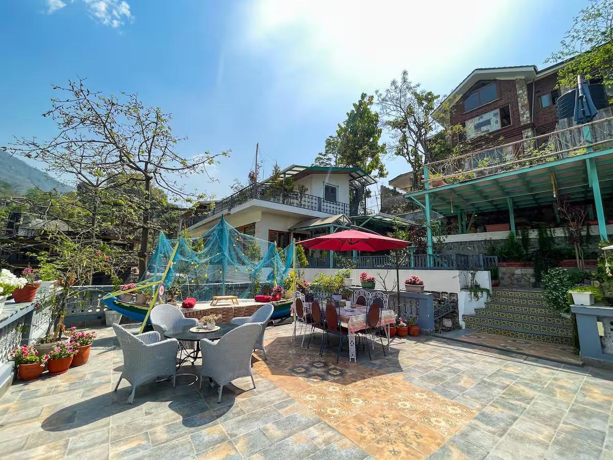 Blue door Full Villa   masoorie foothills x Solis Nature