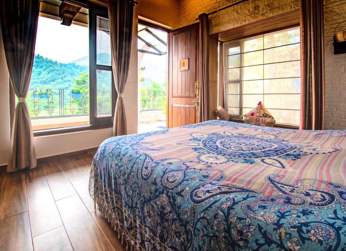 Blue door Full Villa   masoorie foothills x Solis Nature