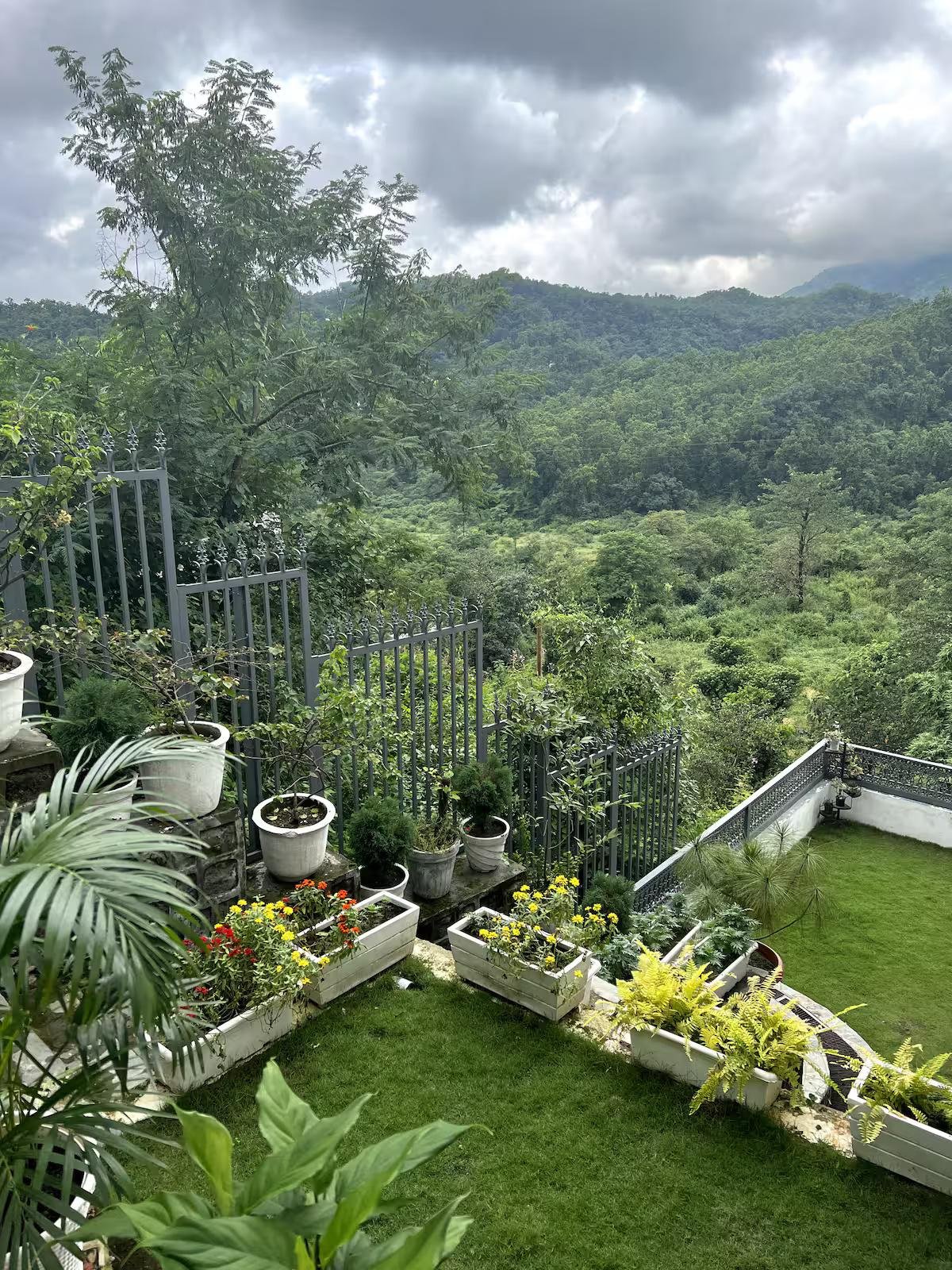 Blue door Full Villa   masoorie foothills x Solis Nature