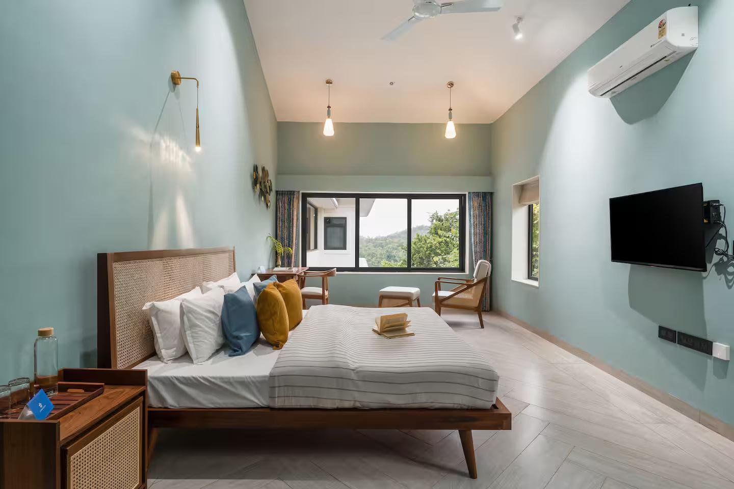 Evora by Savera stays | 4 BHK Villa w Pool & Bathtub x Solis Nature