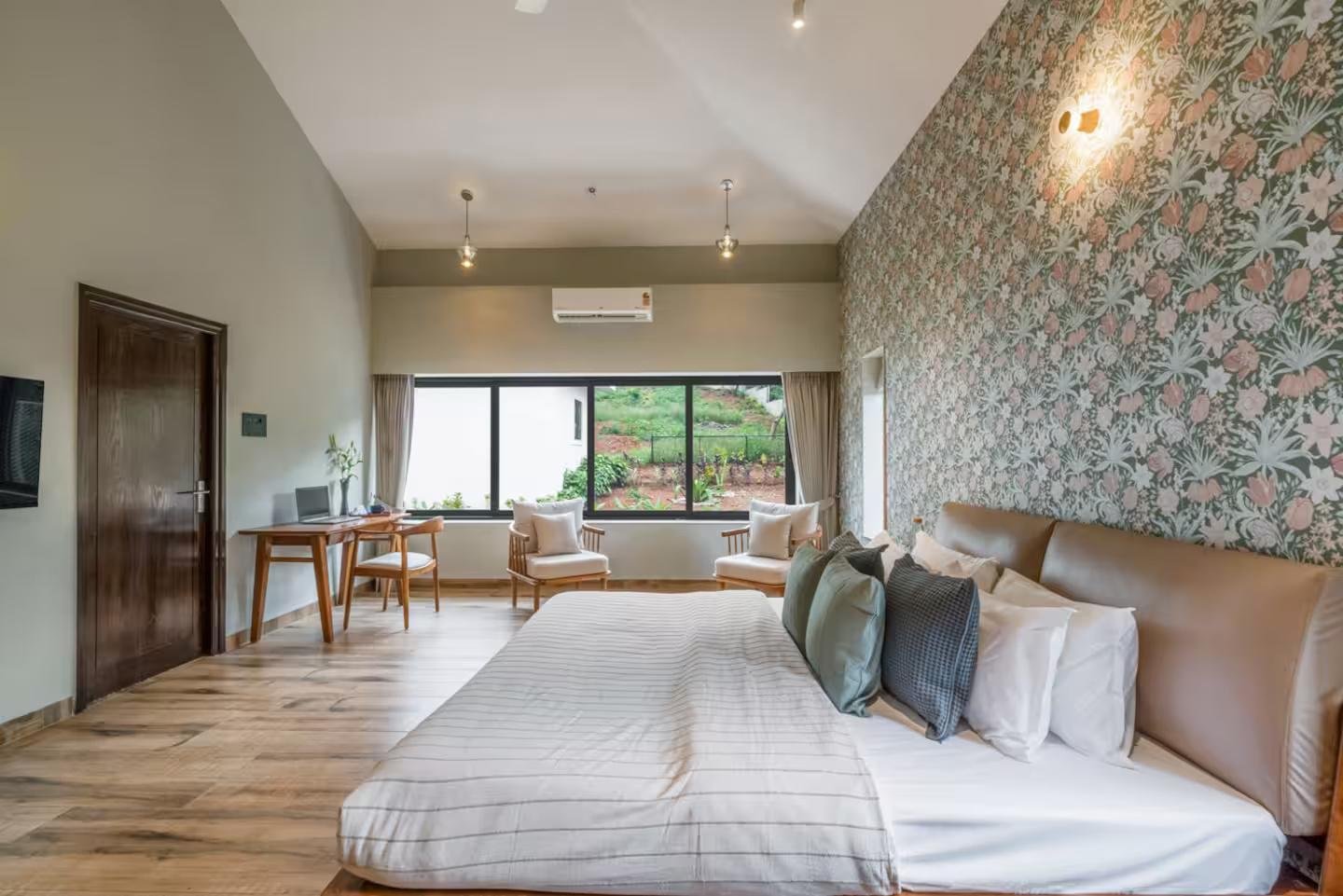 Evora by Savera stays | 4 BHK Villa w Pool & Bathtub x Solis Nature