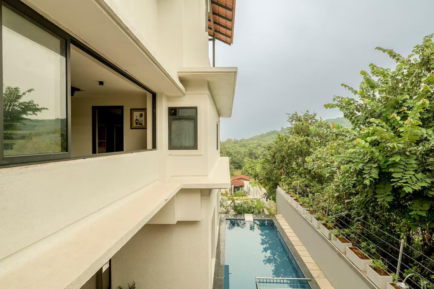 Evora by Savera stays | 4 BHK Villa w Pool & Bathtub x Solis Nature