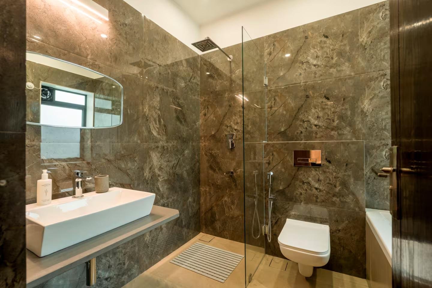 Evora by Savera stays | 4 BHK Villa w Pool & Bathtub x Solis Nature