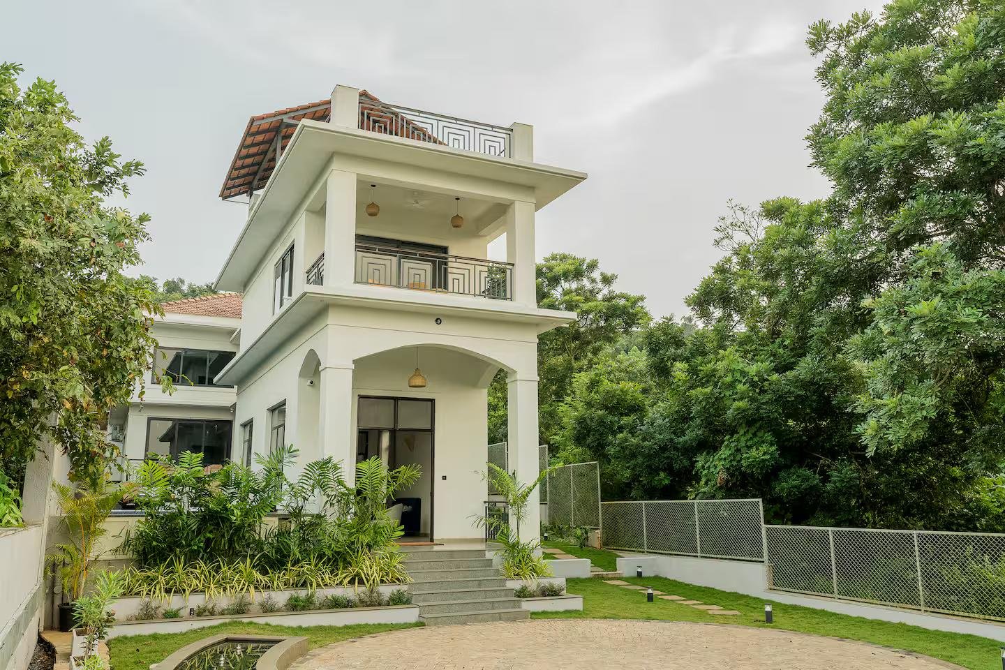 Evora by Savera stays | 4 BHK Villa w Pool & Bathtub x Solis Nature