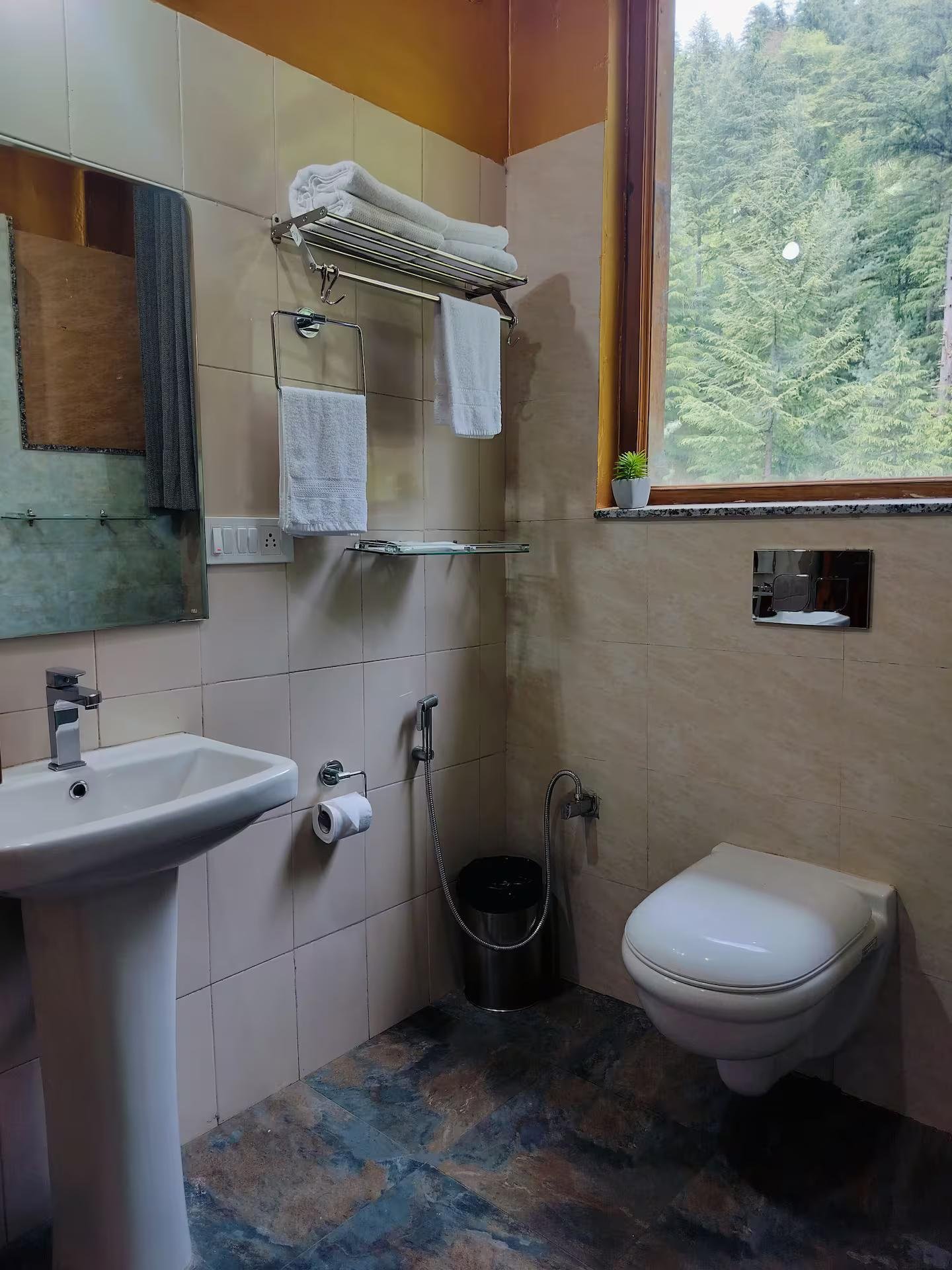 Studio w/ lobby and kitchentte in Naggar x Solis Nature