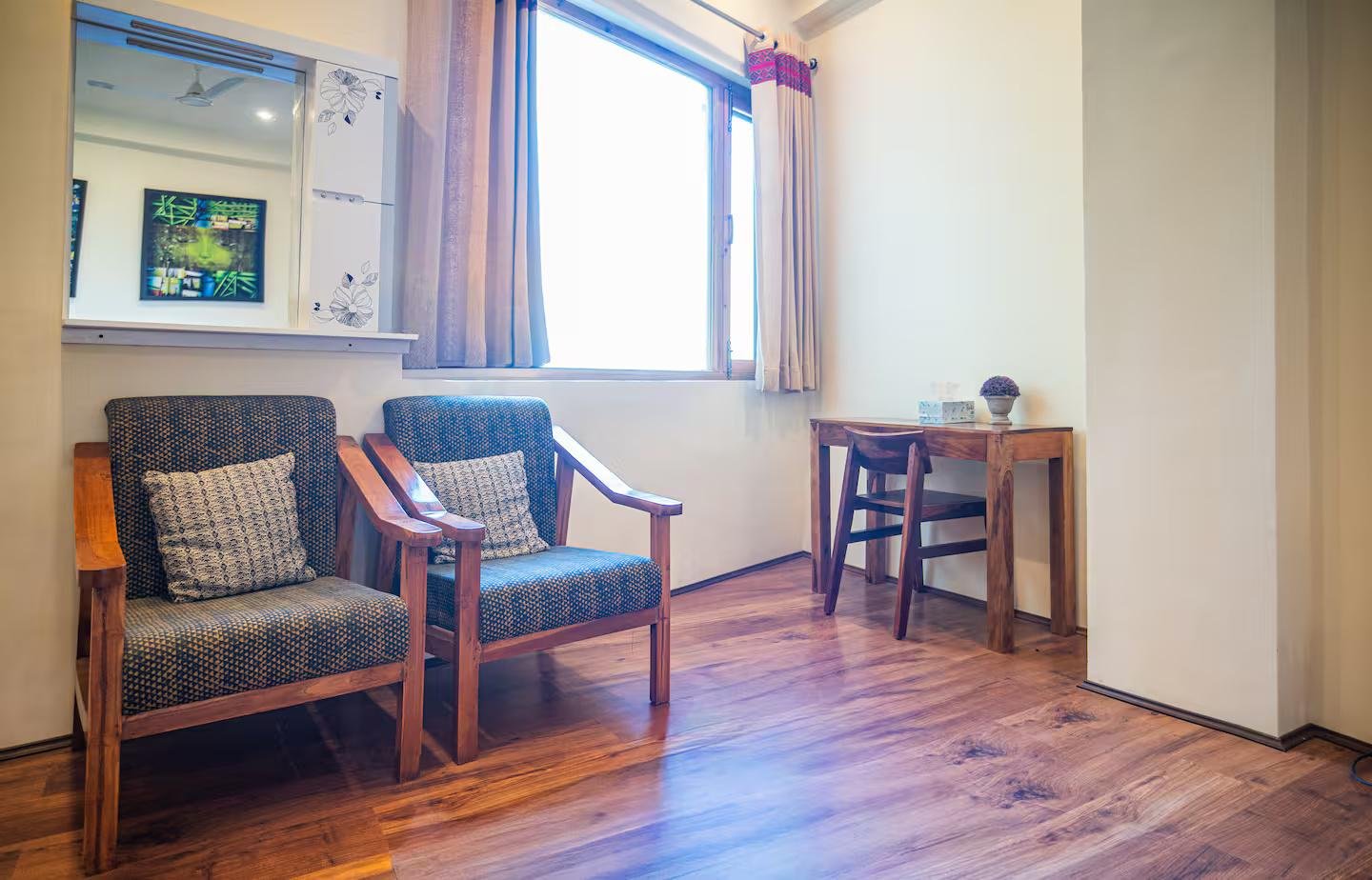 Scenic Mountain Stay | Quadruple Room in naggar x Solis Nature