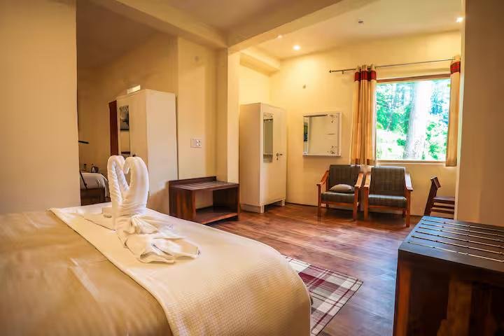 Scenic Mountain Stay | Quadruple Room in naggar x Solis Nature