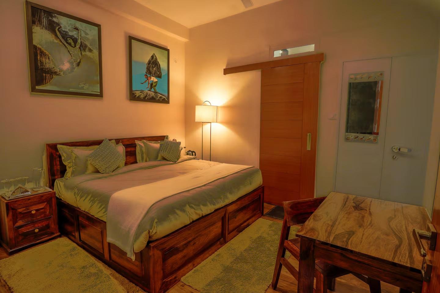 Scenic Mountain Stay | Quadruple Room in naggar x Solis Nature