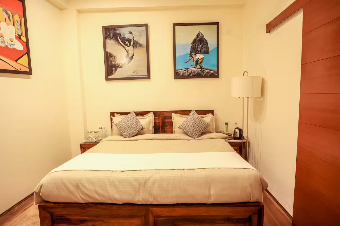 Scenic Mountain Stay | Quadruple Room in naggar x Solis Nature