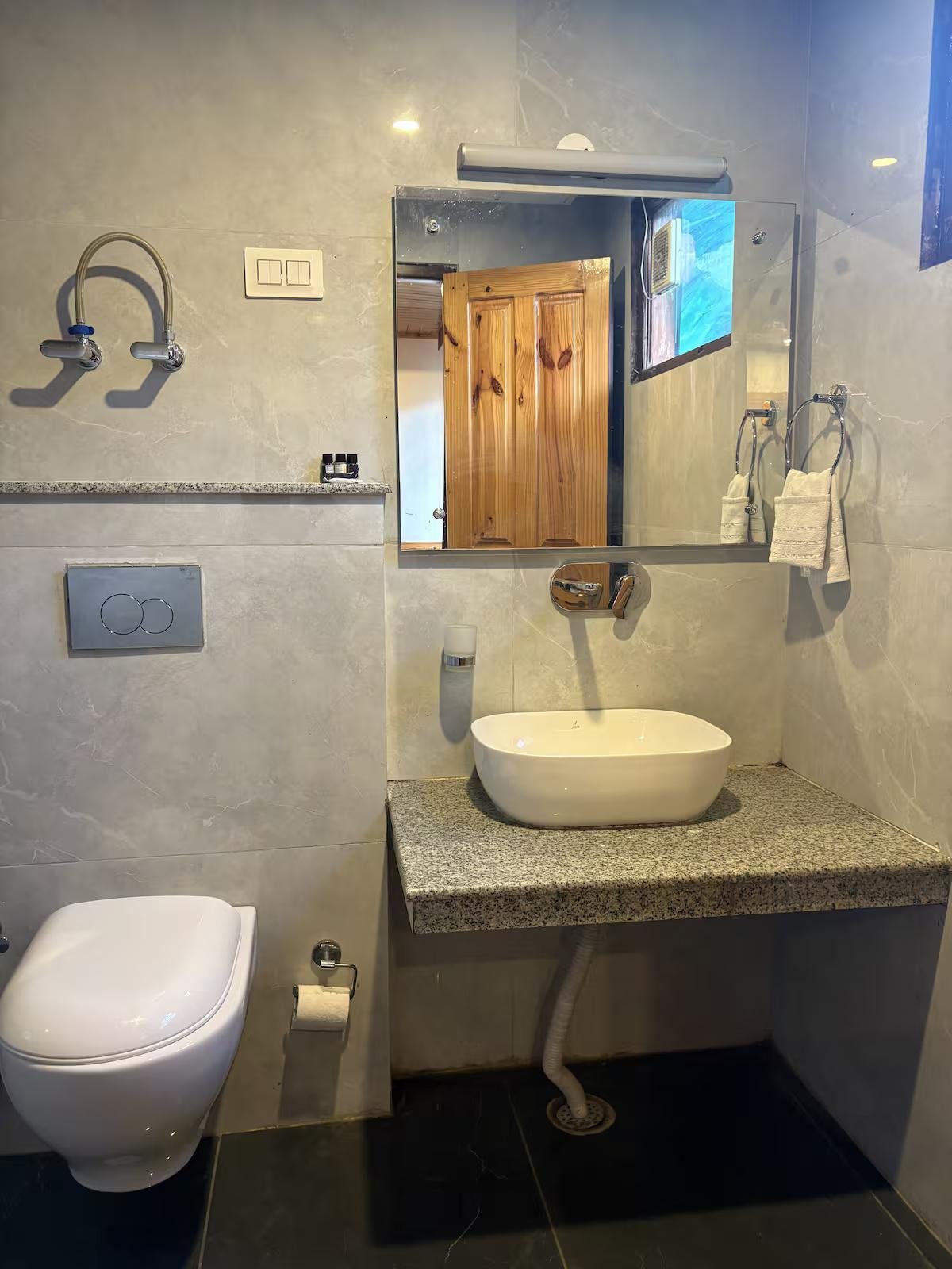 Alexandra Cottage Manali 7 bhk x Solis Nature
