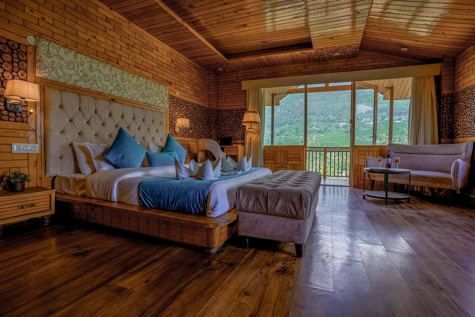 Alexandra Cottage Manali 12 bhk x Solis Nature