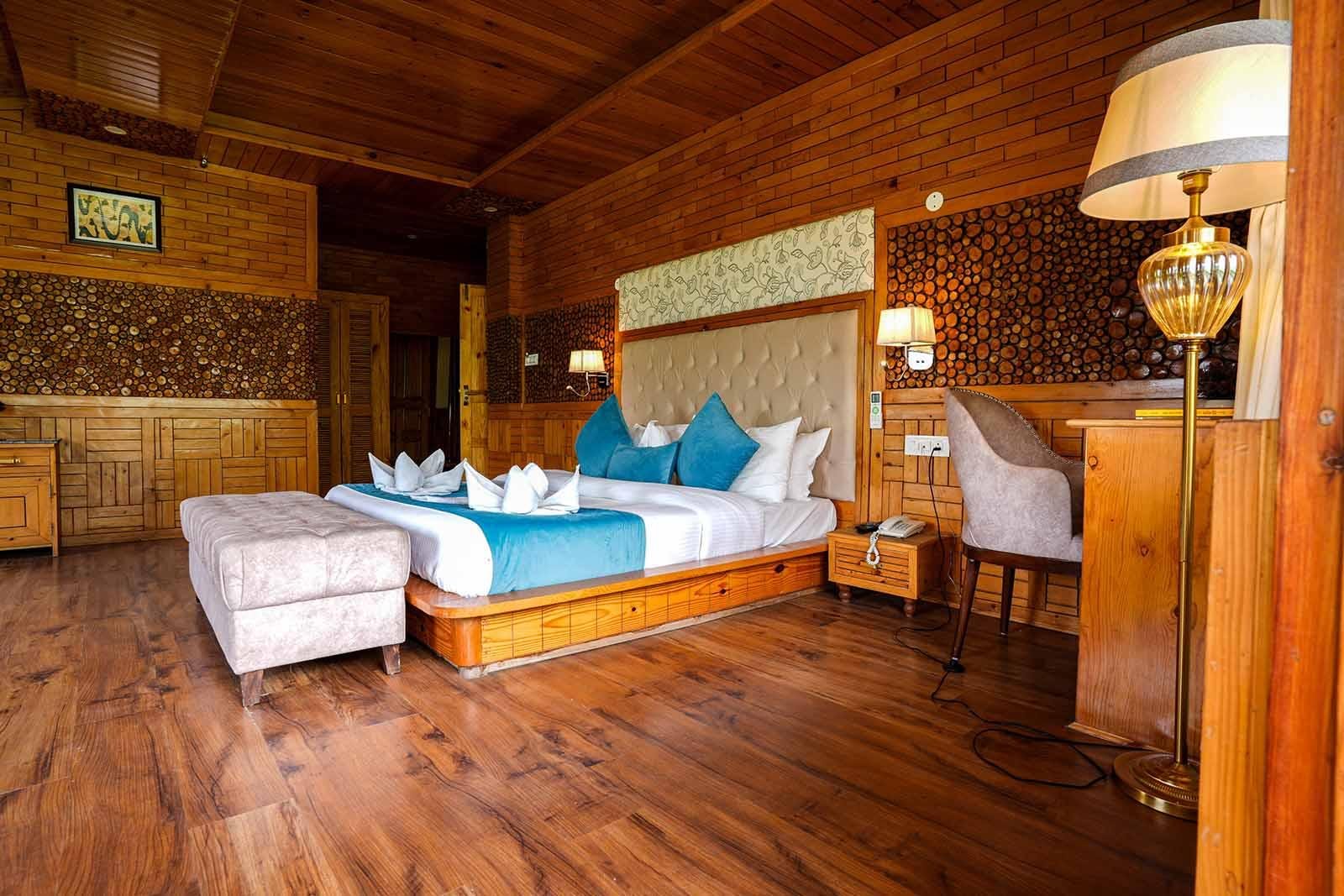 Alexandra Cottage Manali 12 bhk x Solis Nature