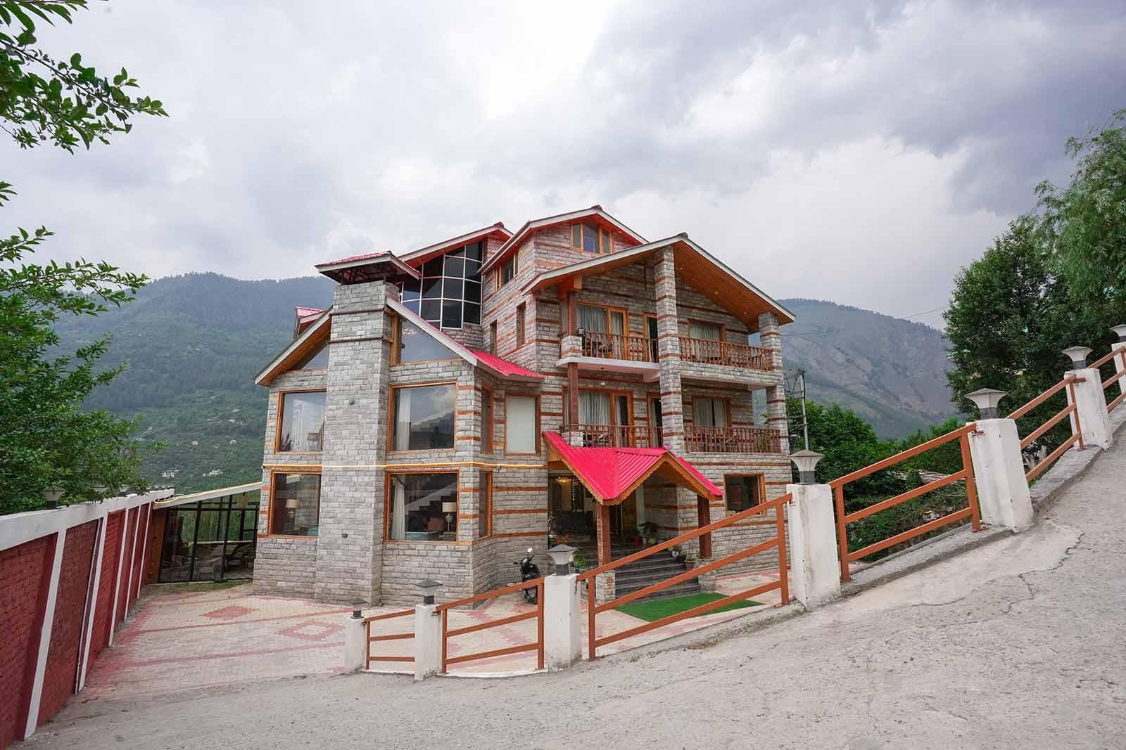 Alexandra Cottage Manali 12 bhk x Solis Nature