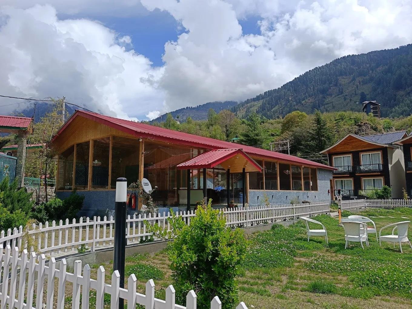 Hotel Shivalaya Retreat & Huts x Solis Nature