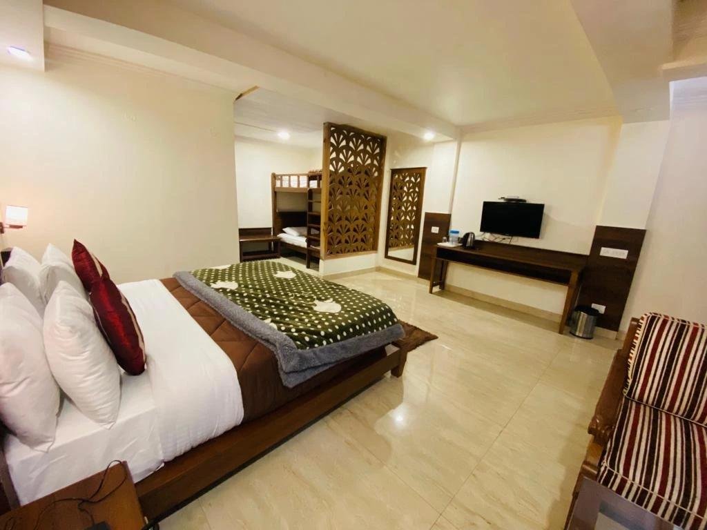Hotel Aroma  Nainital x Solis Nature