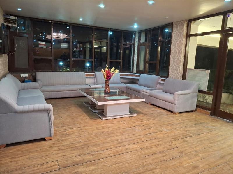 Hotel Sitara International  Manali x Solis Nature