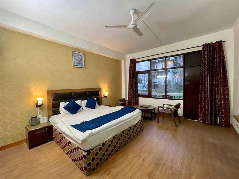 Hotel Sitara International  Manali x Solis Nature