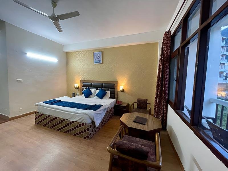 Hotel Sitara International  Manali x Solis Nature