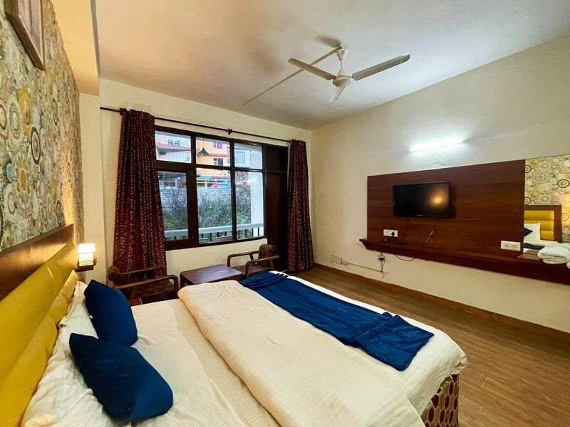 Hotel Sitara International  Manali x Solis Nature