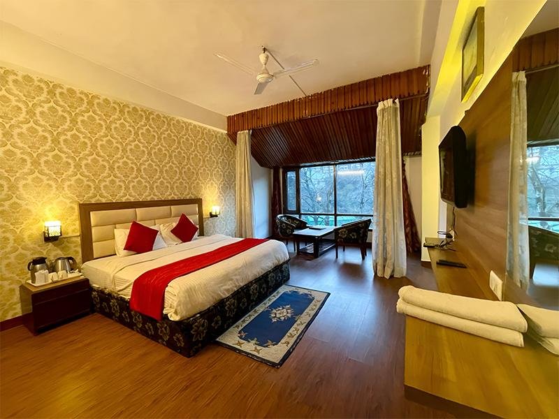 Hotel Sitara International  Manali x Solis Nature
