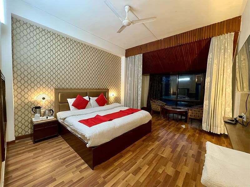Hotel Sitara International  Manali x Solis Nature