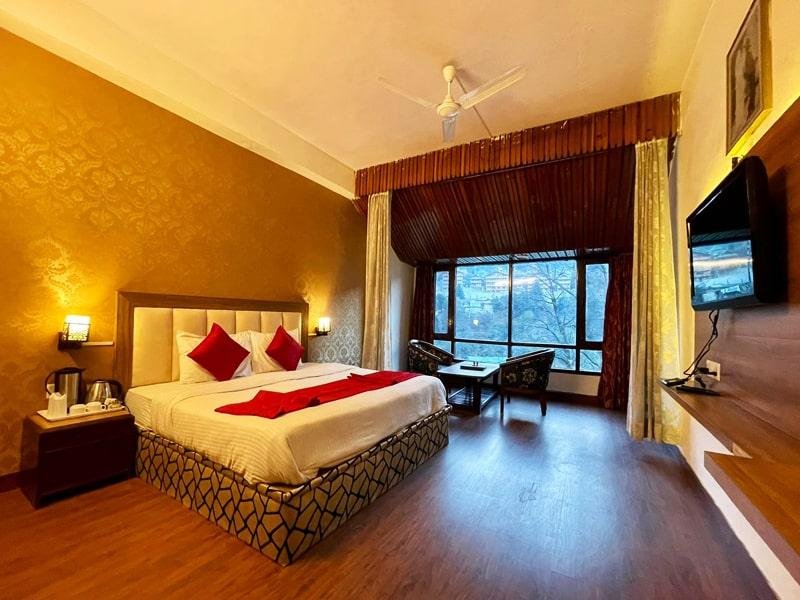 Hotel Sitara International  Manali x Solis Nature