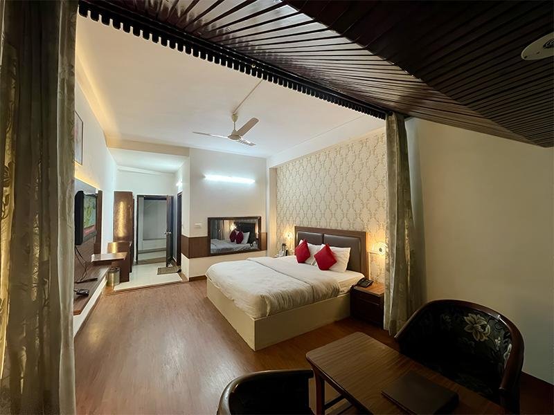 Hotel Sitara International  Manali x Solis Nature