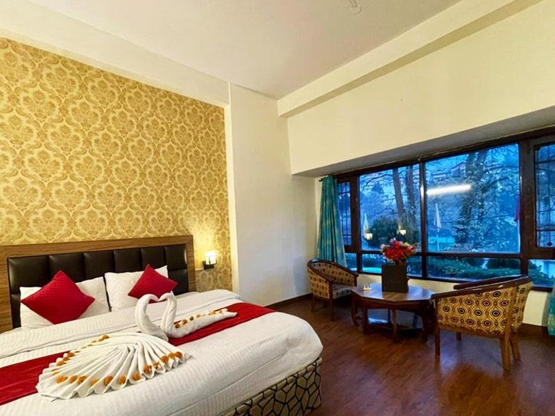 Hotel Sitara International  Manali x Solis Nature