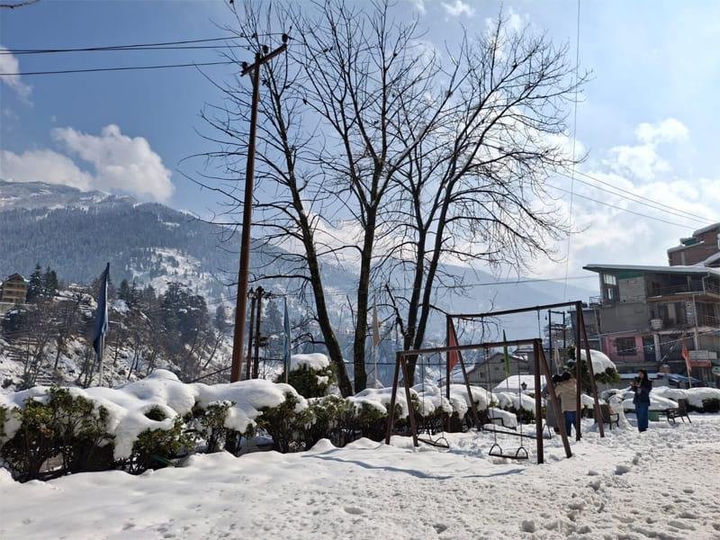 Hotel Sitara International  Manali x Solis Nature