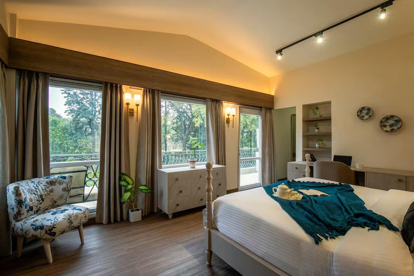 Pet-Friendly 6BHK villa with Pvt Pool and Garden x Solis Nature