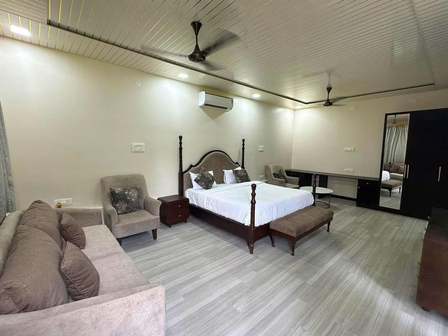 Pet-Friendly 6BHK villa with Pvt Pool and Garden x Solis Nature