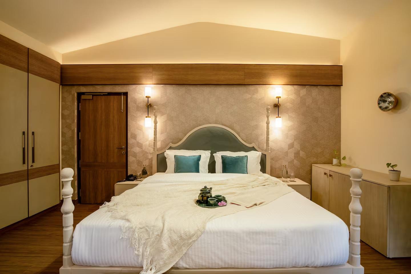 Pet-Friendly 6BHK villa with Pvt Pool and Garden x Solis Nature