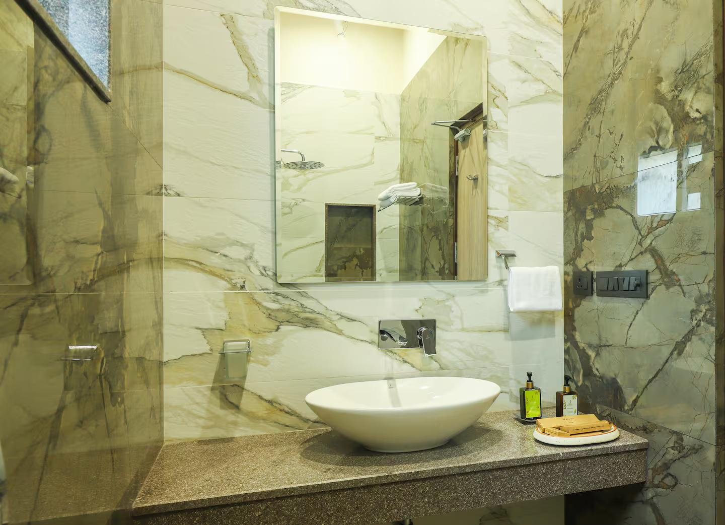 Pet-Friendly 6BHK villa with Pvt Pool and Garden x Solis Nature