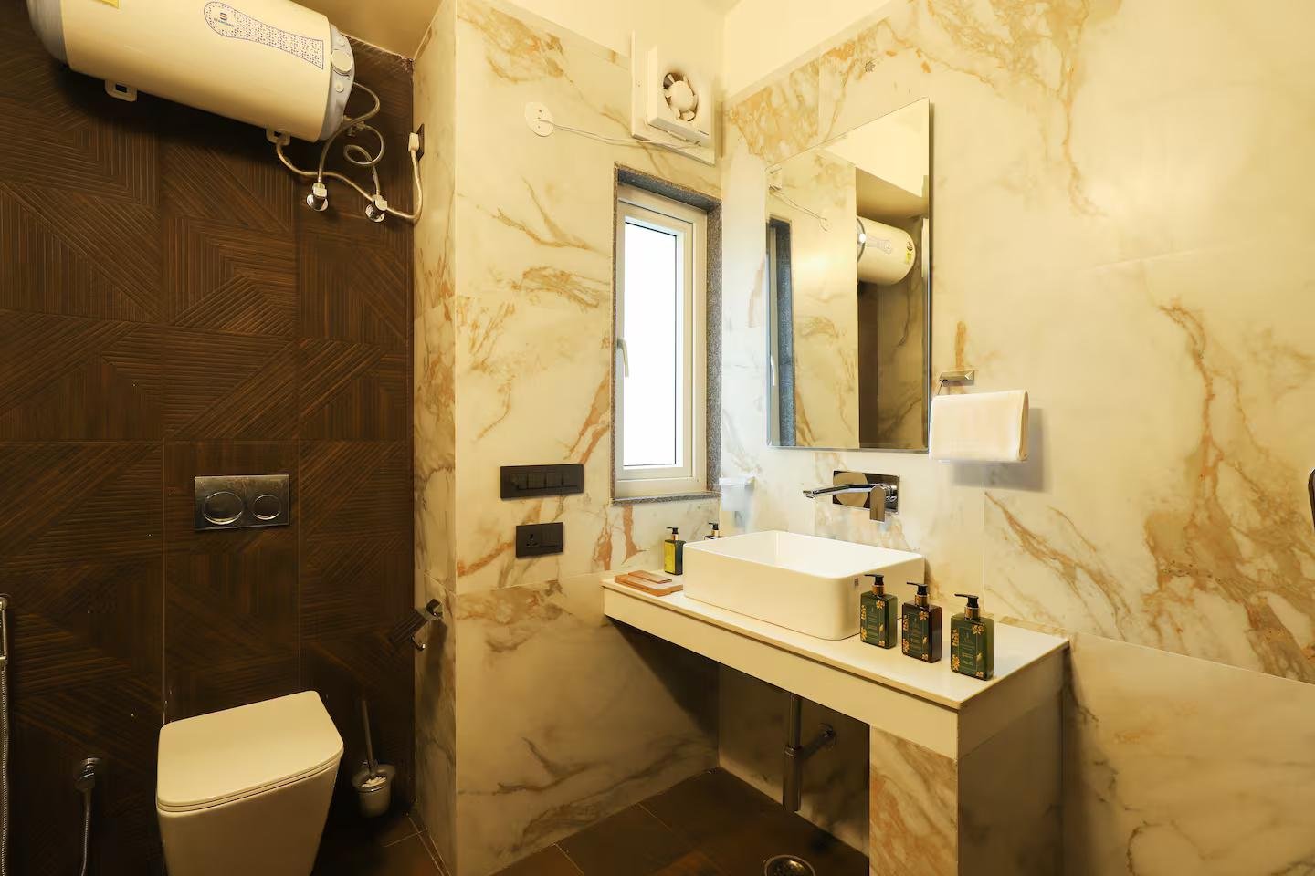Pet-Friendly 6BHK villa with Pvt Pool and Garden x Solis Nature