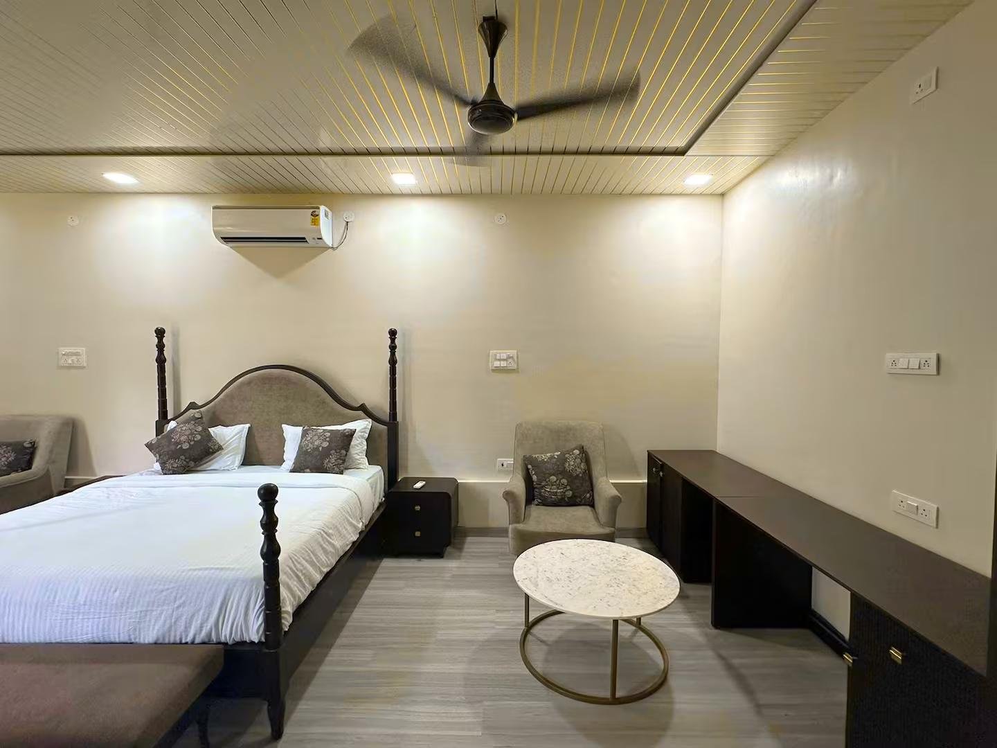 Pet-Friendly 6BHK villa with Pvt Pool and Garden x Solis Nature