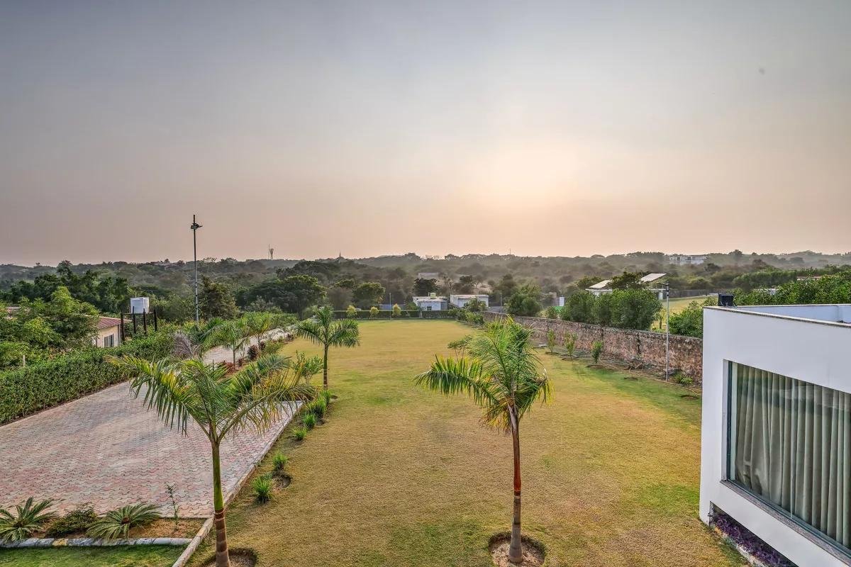 ELIVAAS Amaltas 4 bhk x Solis Nature