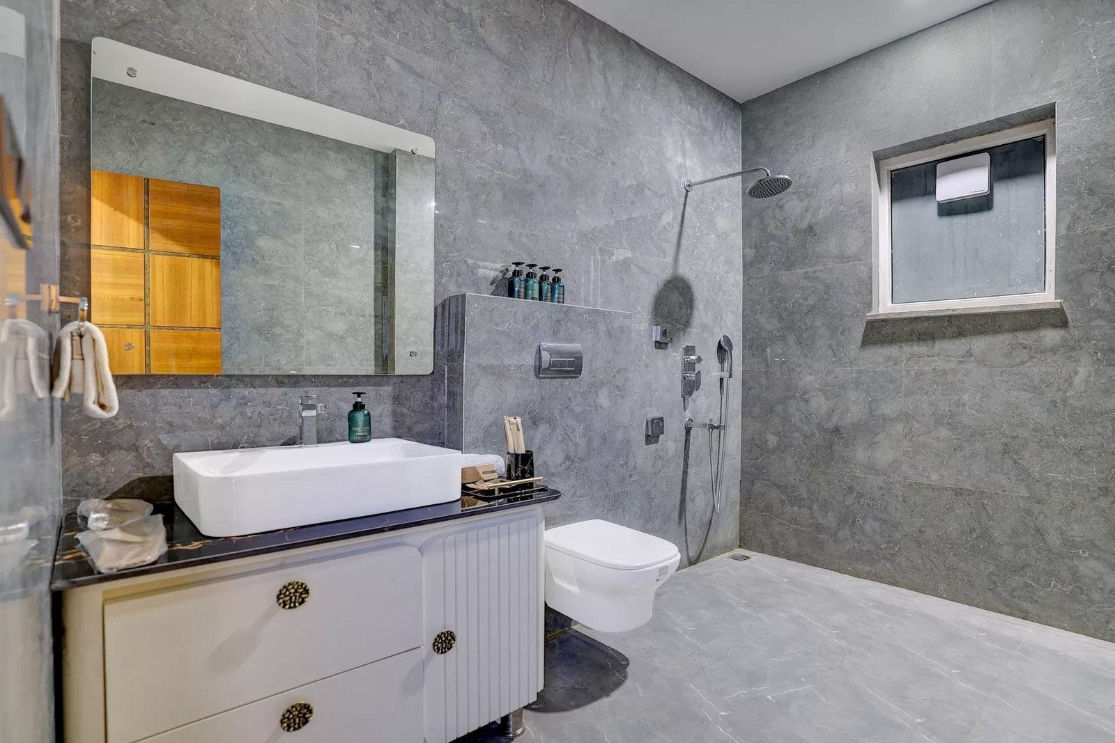 ELIVAAS Amaltas 4 bhk x Solis Nature