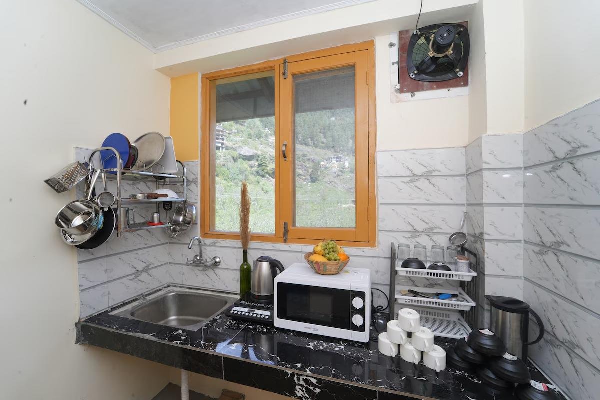Starwayhomes 4 bk Oldmanali+View, Kitchen x Solis Nature