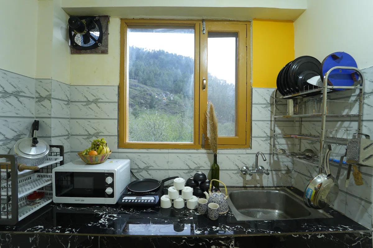 Starwayhomes 4 bk Oldmanali+View, Kitchen x Solis Nature