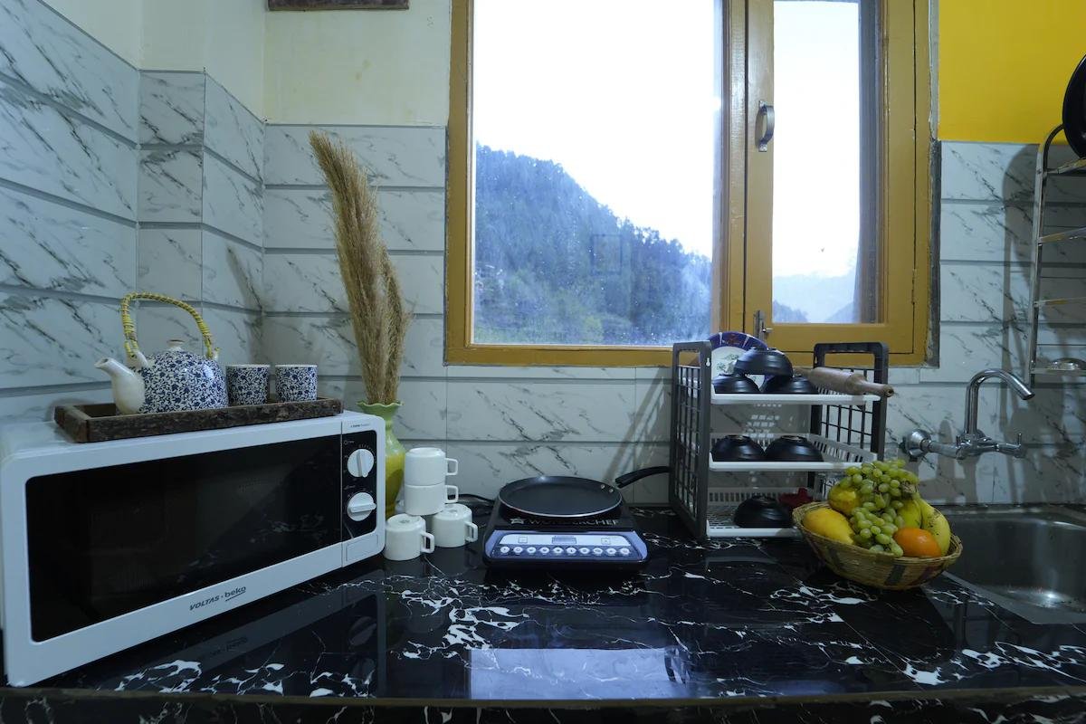 Starwayhomes 4 bk Oldmanali+View, Kitchen x Solis Nature