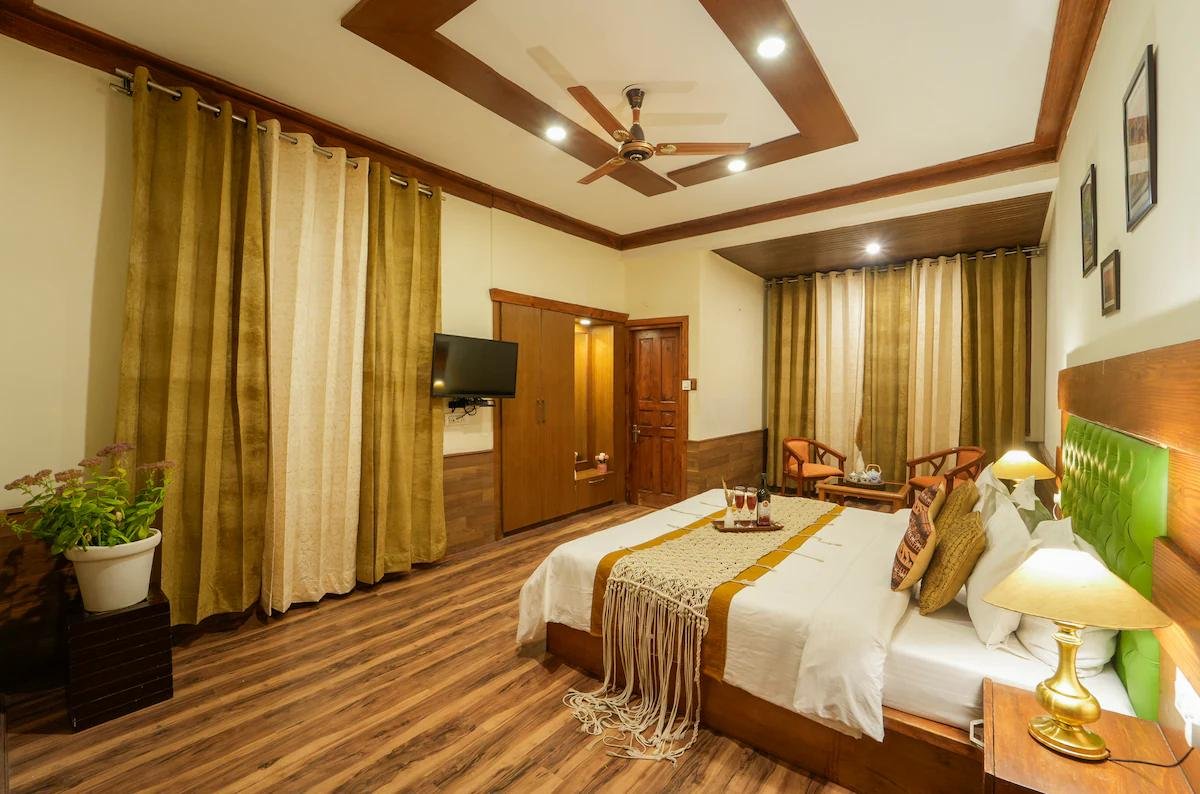 Swiss Cottage 4 BHK- Parking+Power Back-up+Garden x Solis Nature