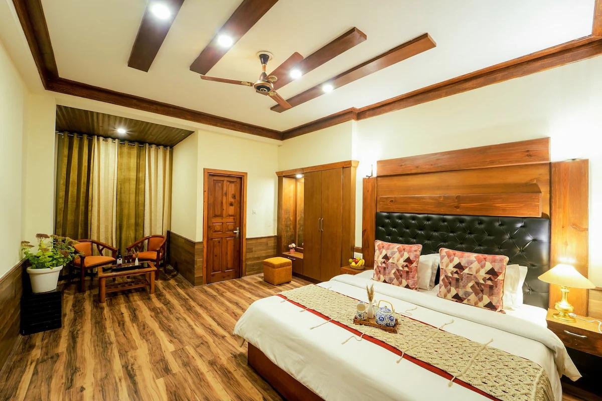 Swiss Cottage 4 BHK- Parking+Power Back-up+Garden x Solis Nature