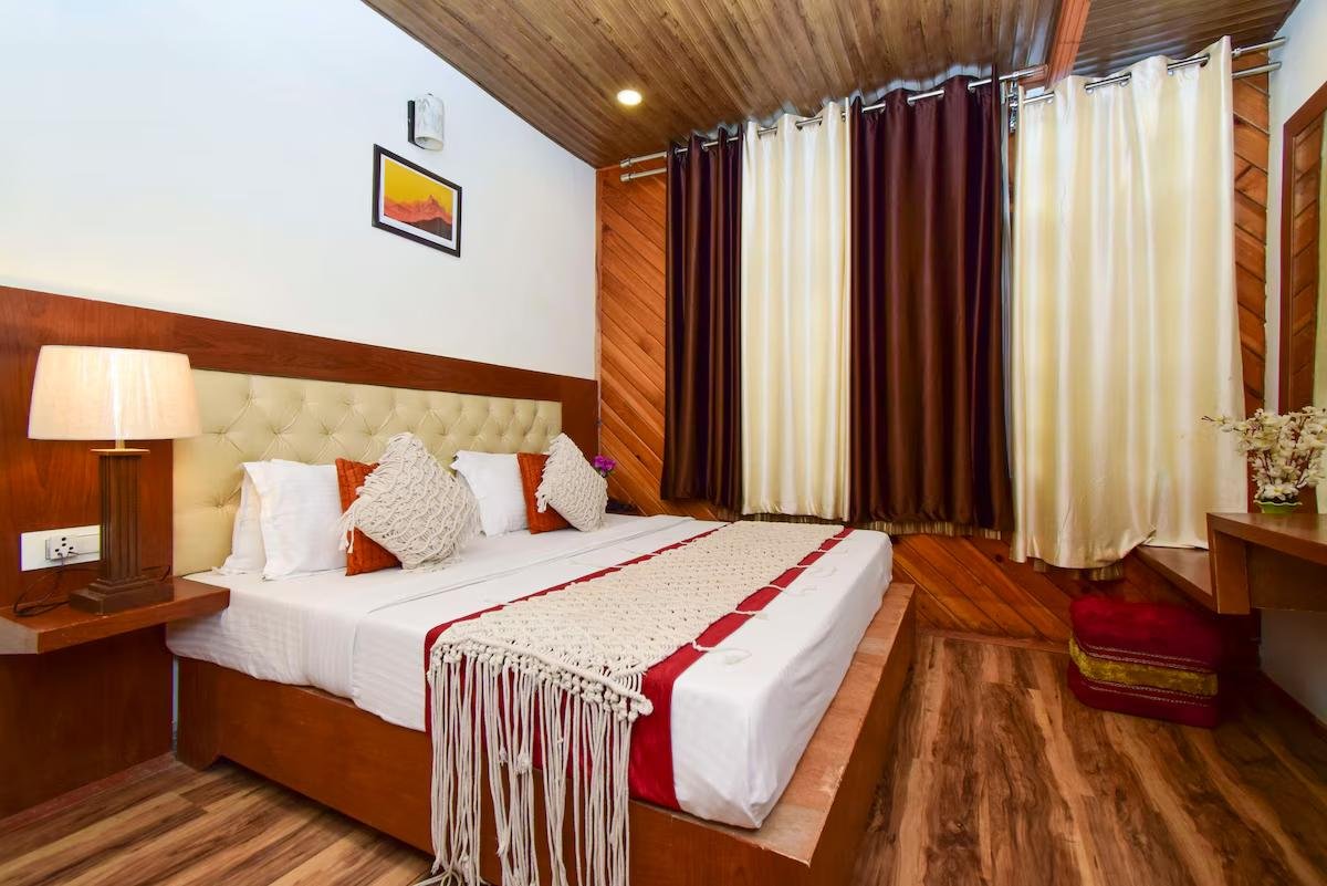 Boho 5 BHK Villa: Wi-Fi+Parking+Power Backup x Solis Nature