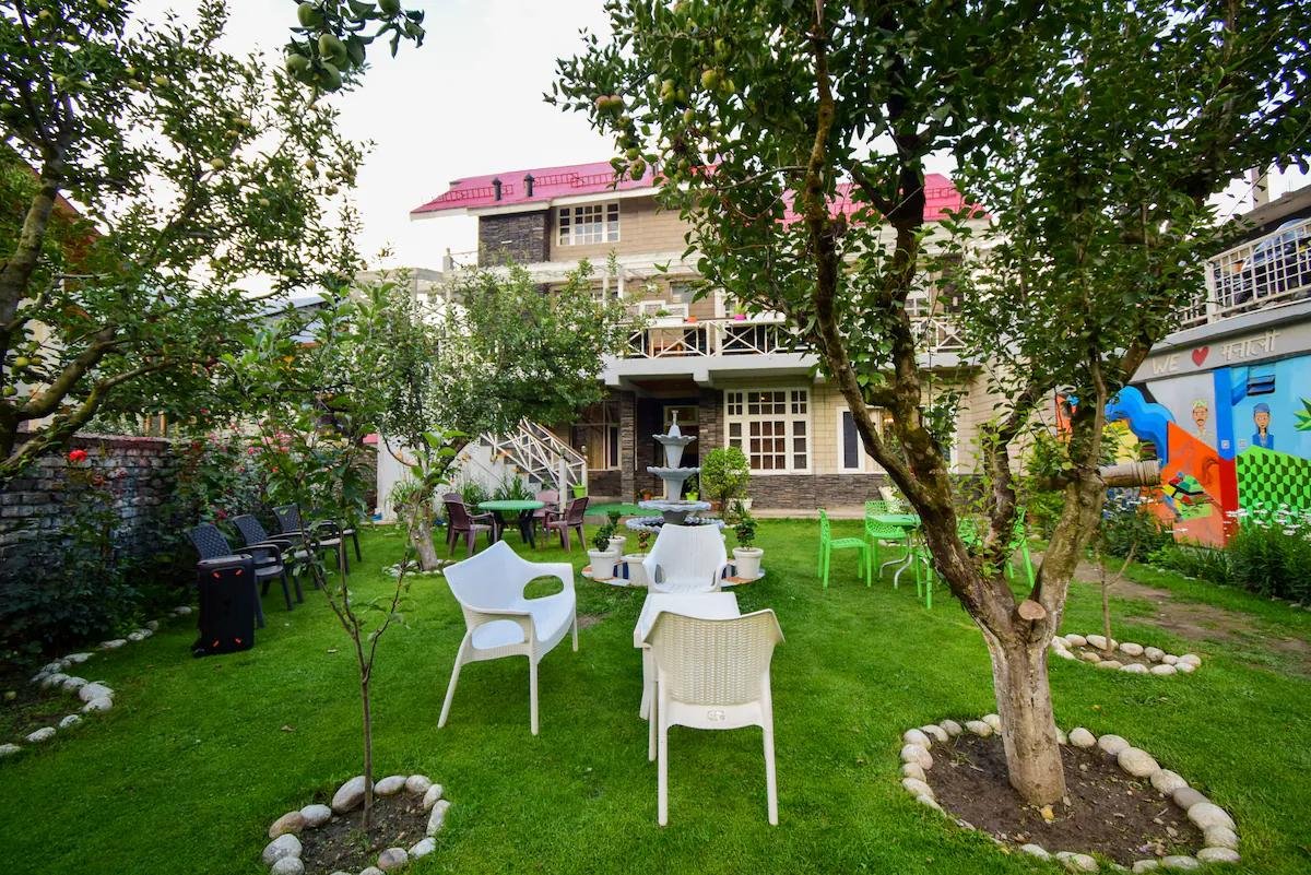 Boho 5 BHK Villa: Wi-Fi+Parking+Power Backup x Solis Nature